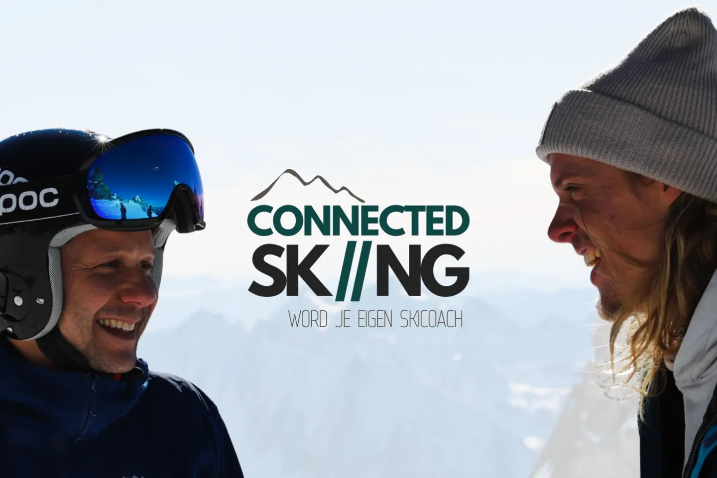 Skileraar van Connected Skiing geeft uitleg op de piste