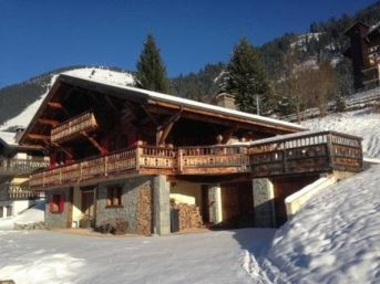 Les 2 Vallees met buiten-jacuzzi en sauna