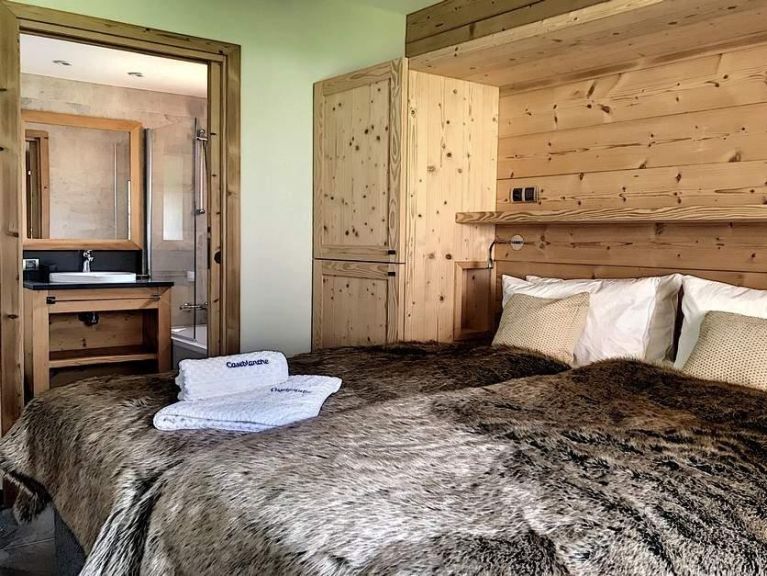 Chalet Caseblanche Carcosa met houtkachel en sauna