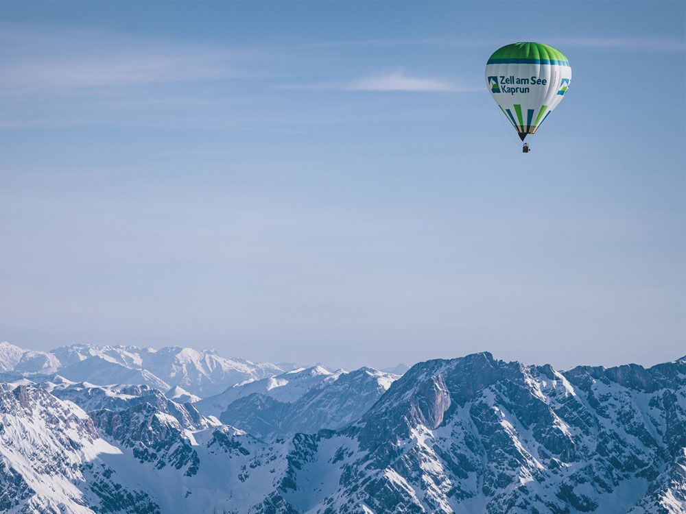 Luchtballon bergen winter