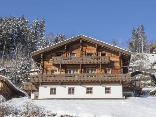 Chalet Schöneben Bauernhaus Hele huis met sauna 20 24 personen Tirol