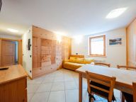 Chalet Mantel-5