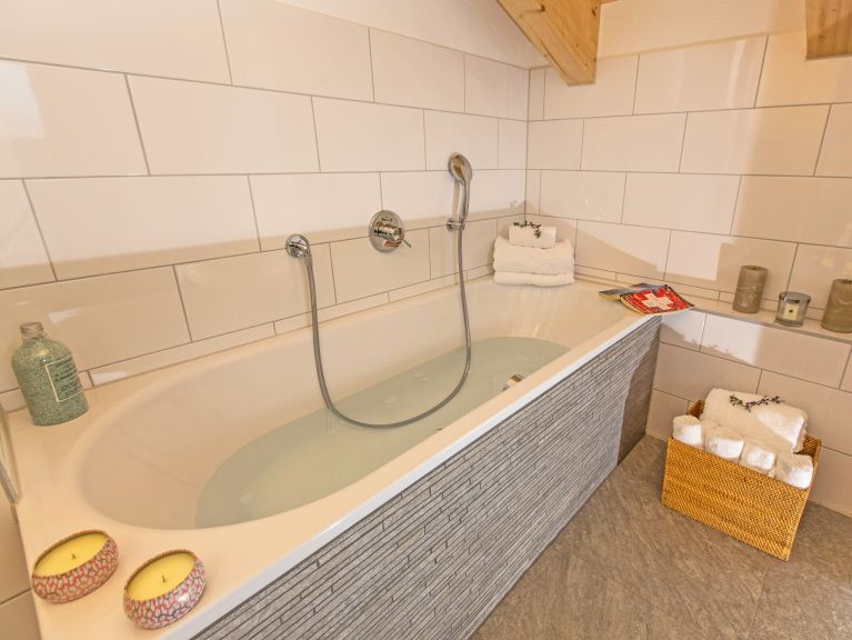 Chalet Des Etoiles Les Masses met buiten-whirlpool