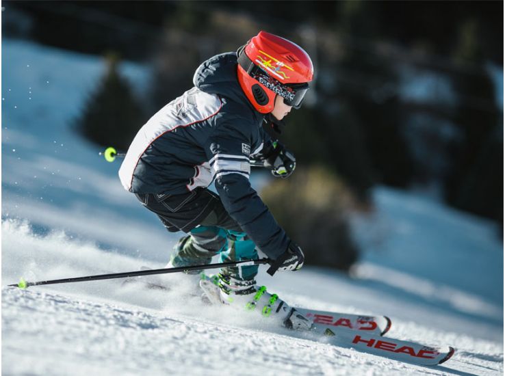 Snelle skier op de piste