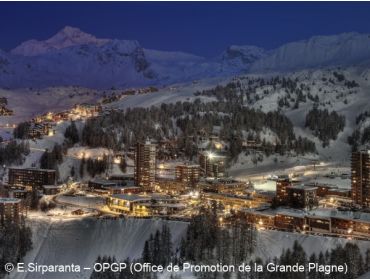 Skidorp Wintersportdorp in het centrum van skigebied La Plagne-2