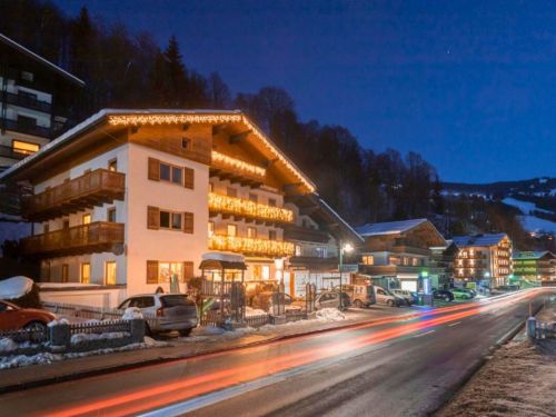 Chalet Alpensport inclusief catering 40 45 personen Salzburgerland