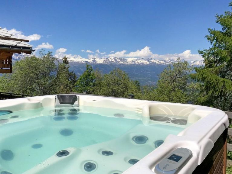 Chalet Marguerite met buiten-whirlpool