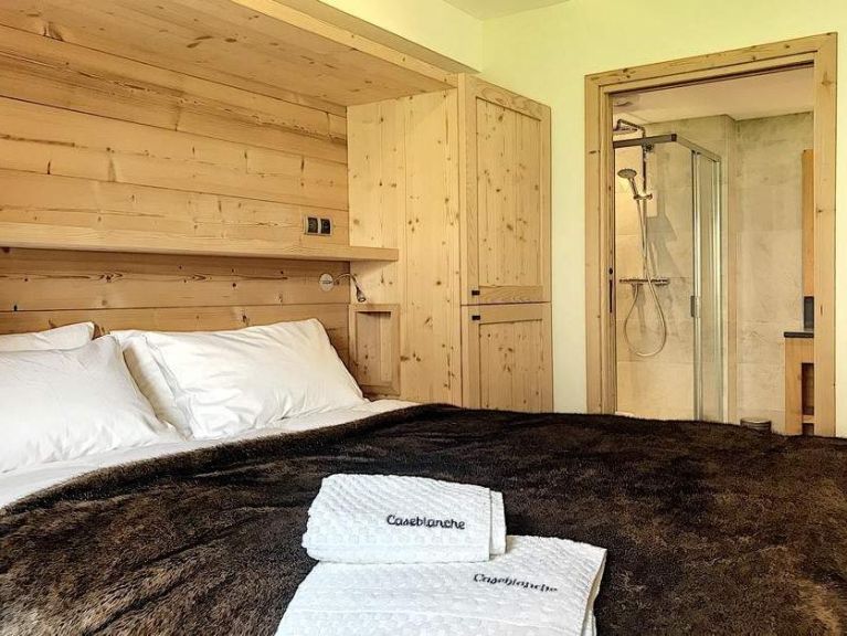 Chalet Caseblanche Carcosa met houtkachel en sauna