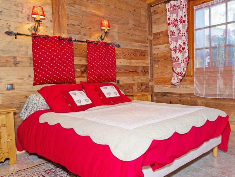 Chalet Petit Châtel met buiten-whirlpool