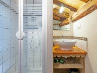 Chalet de Claude met sauna en outdoor hot tub-18