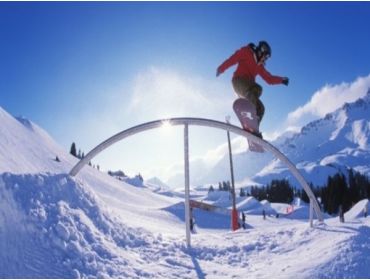 Skidorp Klein wintersportdorpje omgeven door skiliften-4