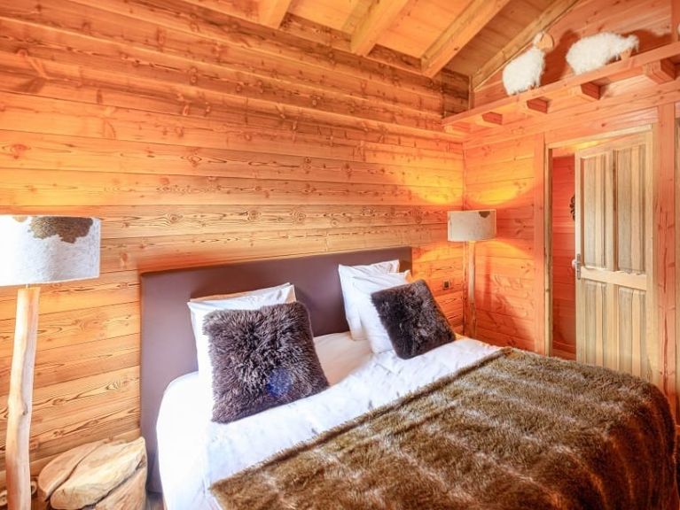 Chalet-appartement Le Savoyard met buiten-whirlpool