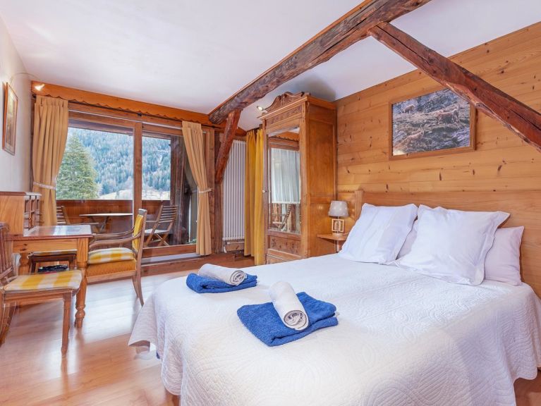 Chalet de Claude met sauna en outdoor hot tub