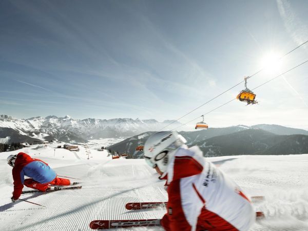 Skidorp Rustig wintersportdorp, ideale verbinding met Saalbach en Hinterglemm-1