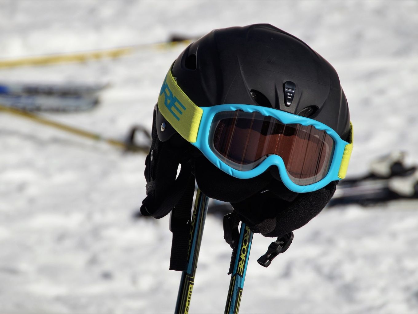 Voorbereiding wintersport: skimateriaal op orde