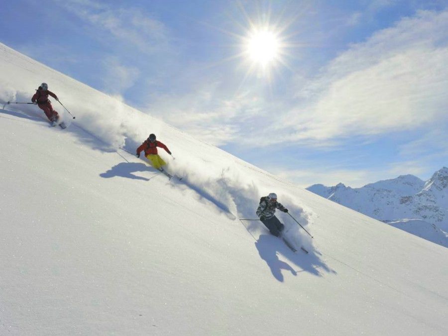 off-piste ski