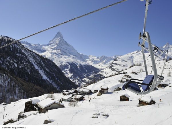 Skidorp Sneeuwzekere wintersportbestemming aan de voet van de Matterhorn-1