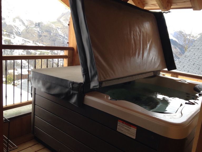 Chalet Caseblanche Luna met houtkachel, sauna en whirlpool
