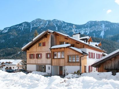 Chalet Mantel-1