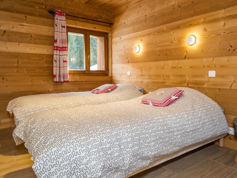 Chalet Les Bucherons met buiten-whirlpool