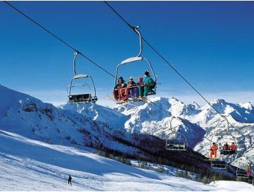 Skidorp Levendig, populair en zonnig wintersportdorp met veel bars-2