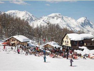 Skidorp Levendig, populair en zonnig wintersportdorp met veel bars-5