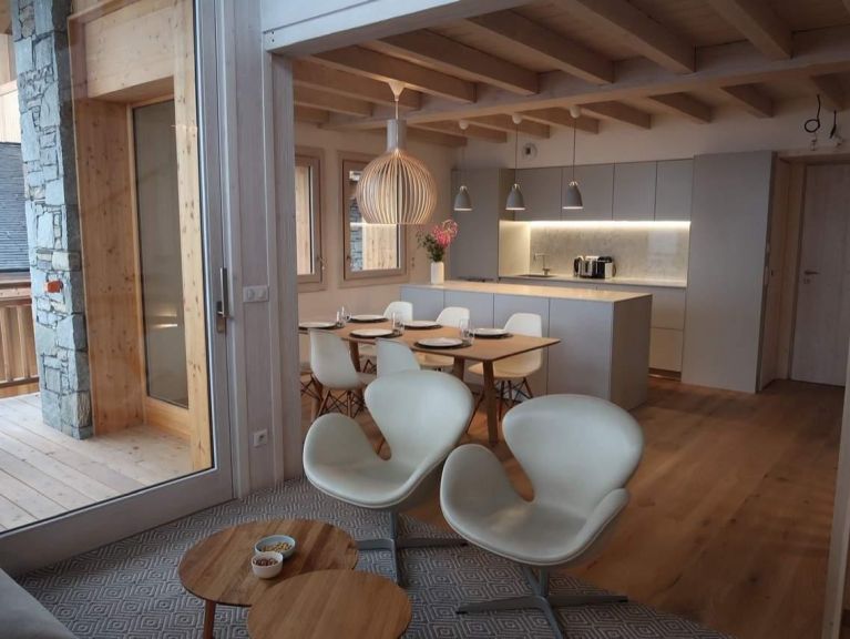 Chalet Caseblanche Retreat met houtkachel en sauna