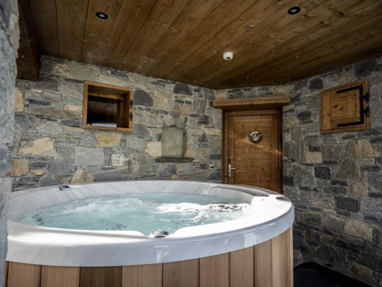 Chalet du Cocoon Mont-Blanc met buiten-whirlpool