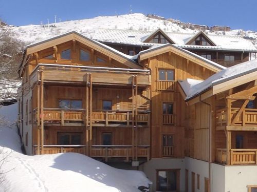 chalet-appartement-de-sarenne-met-buiten-whirlpool-12-personen
