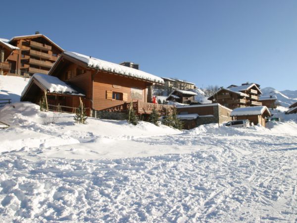 Chalet Le Hameau des Marmottes met familiekamer en sauna