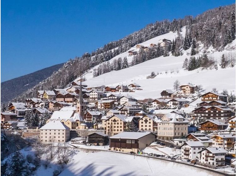 Skidorp Gezellig, traditioneel en zonnig wintersportdorp met prachtig uitzicht-1