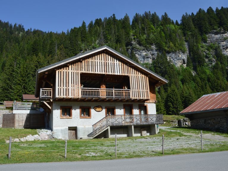 Chalet Les Bucherons met buiten-whirlpool