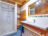 Chalet de Claude met sauna en outdoor hot tub-17