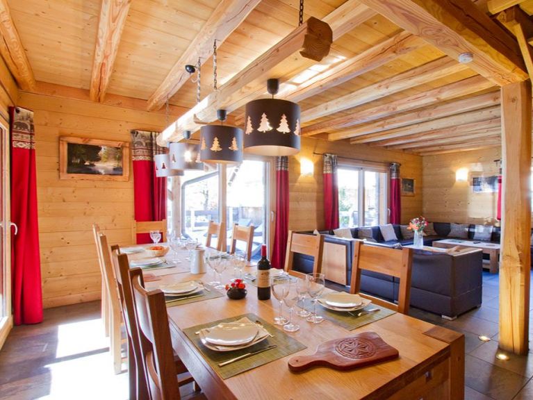 Chalet Le Renard Lodge met privé zwembad en sauna