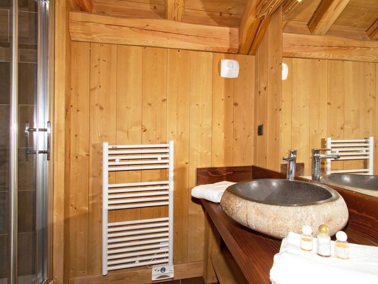 Chalet Le Loup Lodge met privé zwembad en sauna