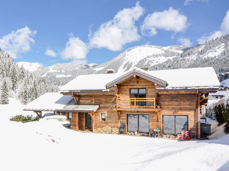 Chalet Le Bois Brûlé met privé-sauna en buiten-whirlpool