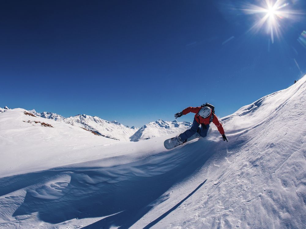 Off-piste snowboarder