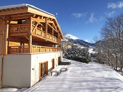 Chalet Nuance de Gris met buiten-whirlpool-1