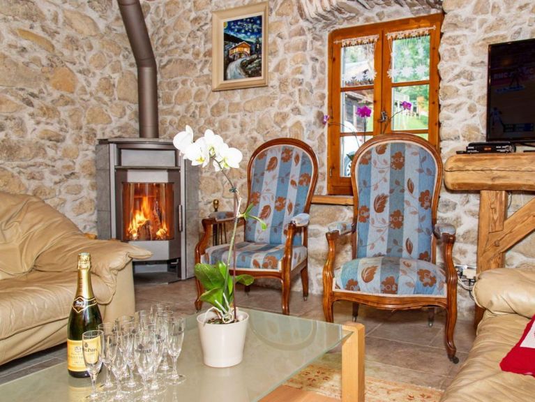 Chalet Petit Châtel met buiten-whirlpool