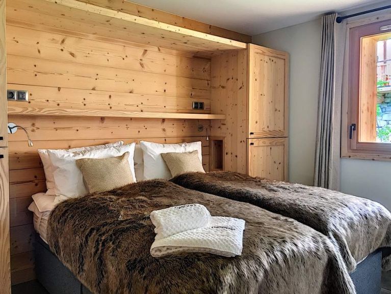 Chalet Caseblanche Carcosa met houtkachel en sauna