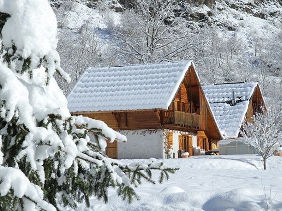 Chalet Le Pleynet met privé-zwembad