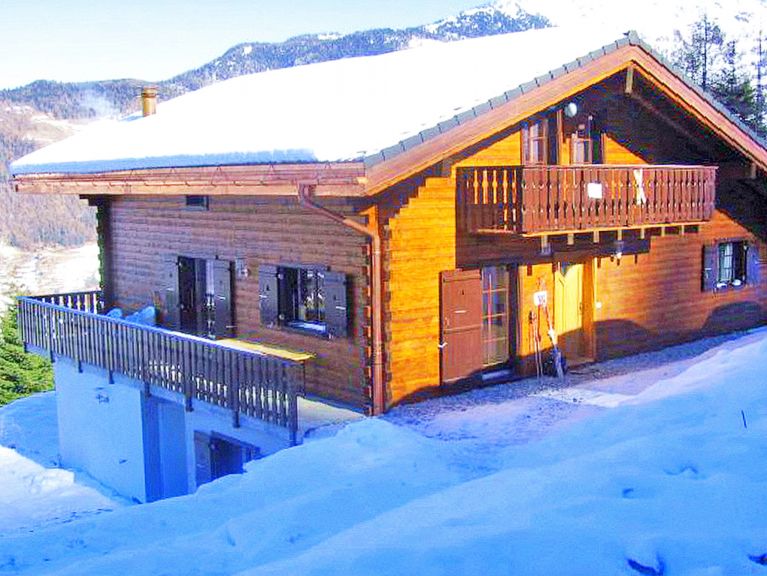Chalet Les Etoiles met sauna en buiten-whirlpool