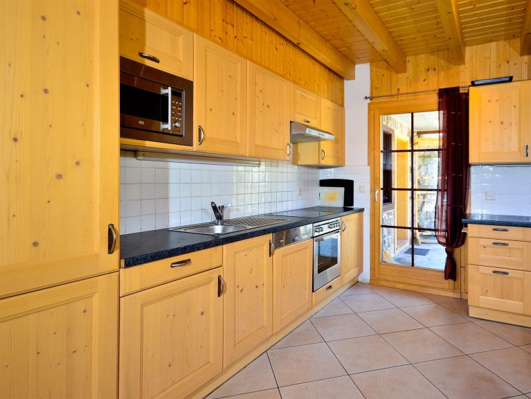 Chalet Les Etoiles met sauna en buiten-whirlpool