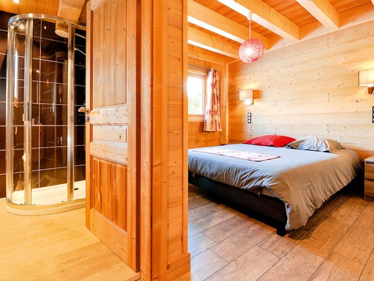 Chalet Le Bois Brûlé met privé-sauna en buiten-whirlpool