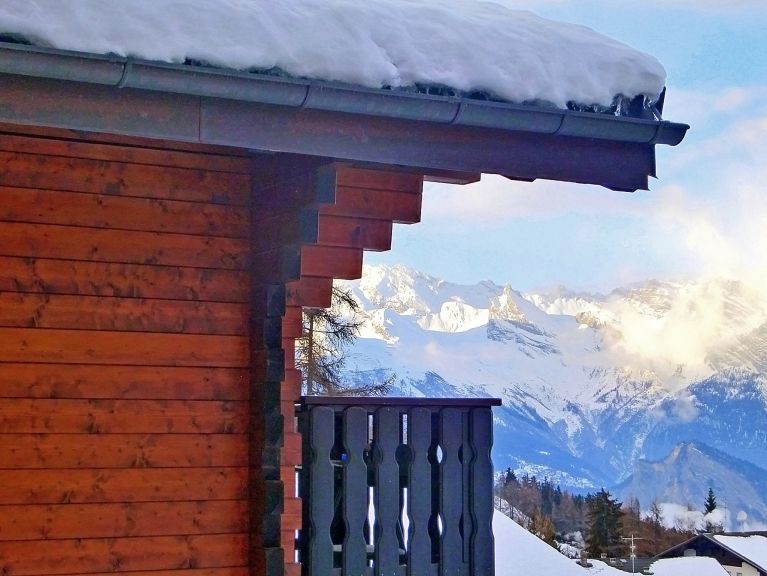 Chalet Les Etoiles met sauna en buiten-whirlpool