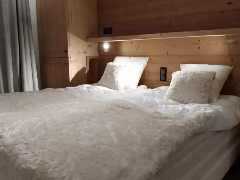 Chalet Caseblanche Selini met houtkachel en sauna