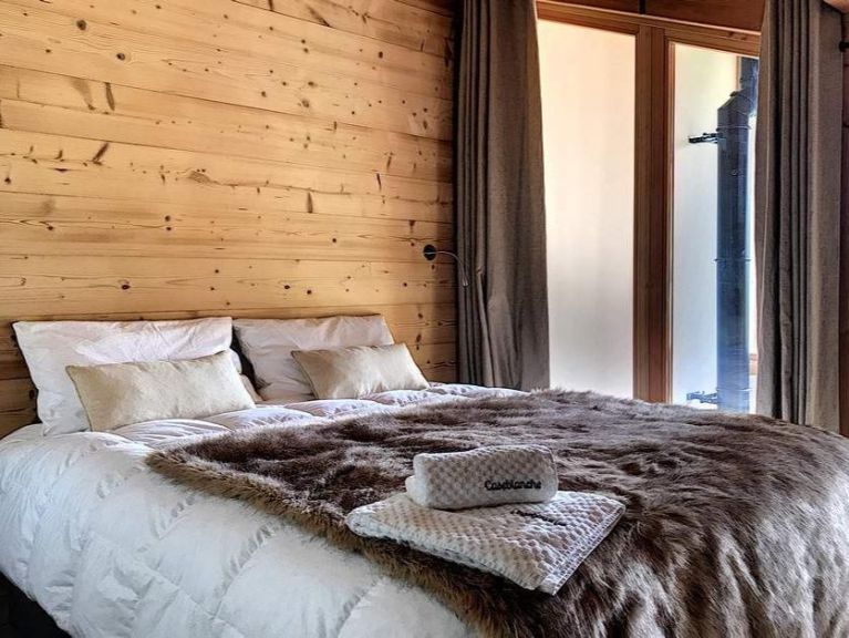 Chalet Caseblanche Carcosa met houtkachel en sauna