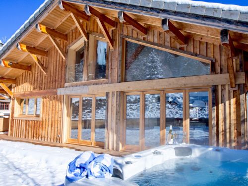 chalet-les-trois-bonheurs-met-buiten-whirlpool-11-personen