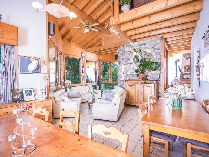 Chalet La Couqueille met buiten-whirlpool