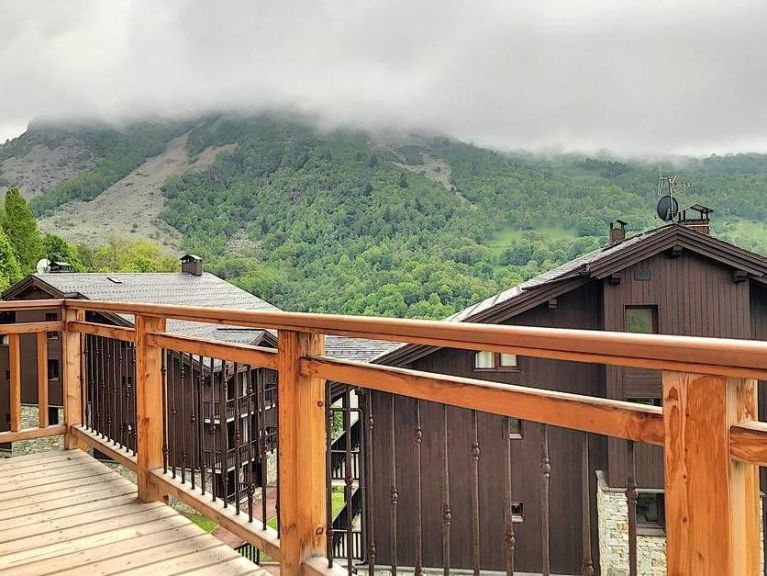 Chalet Caseblanche Carcosa met houtkachel en sauna
